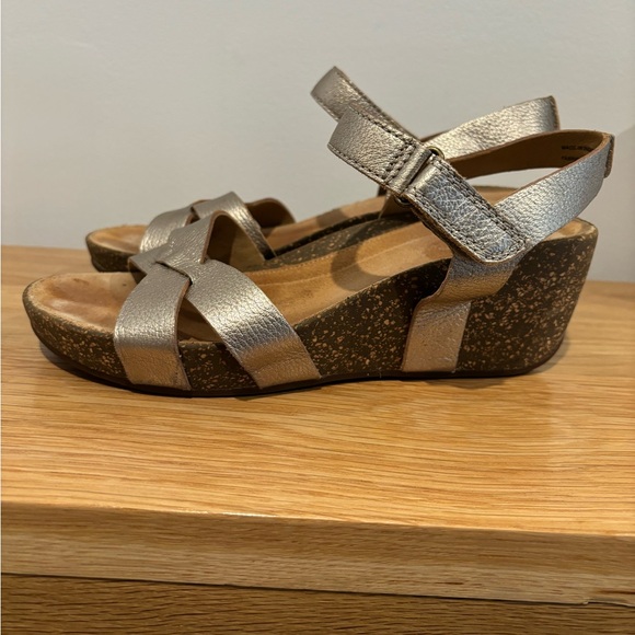 Clarks Temira Compass Mid Heel Silver Wedge Strappy Sandals Women's 8.5 26116256 - Picture 5 of 5